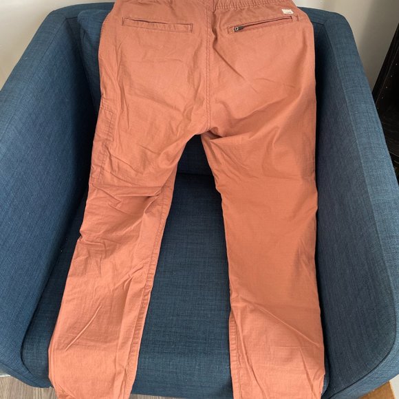 Vuori Women's Straight Leg Pants in Pink - Picture 3 of 3